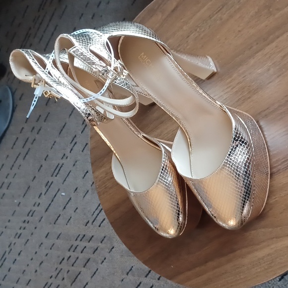 Michael Kors MARTINA METALLIC SNAKE EMBOSSED LEATHER ROUND TOE PALE GOLD NEW 7.5 - Picture 6 of 15